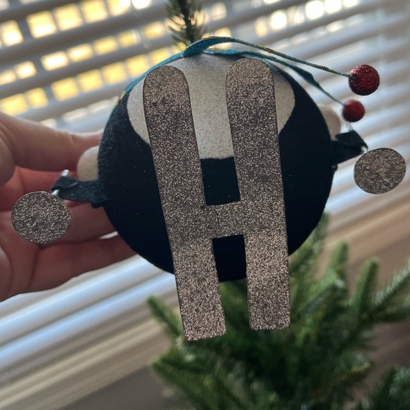 Pier 1 Penguin Glitter Ornament Skiing Scarf Whimsical - Picture 5 of 8